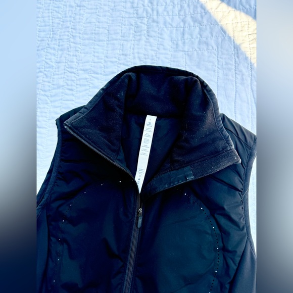Lululemon vest size 6 - Picture 3 of 3
